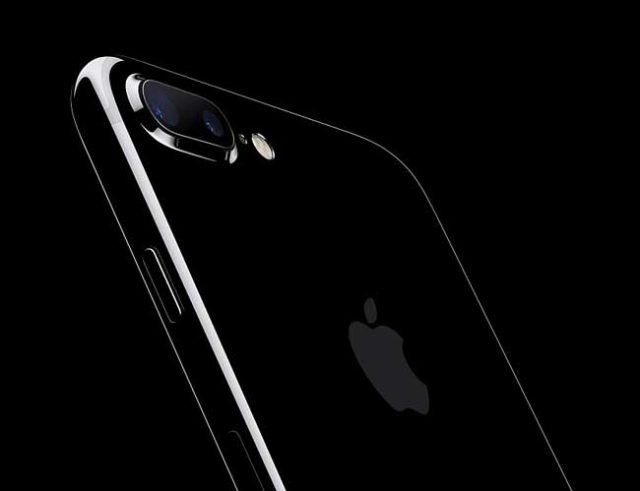 Silhouette of Apple iPhone 7 plus