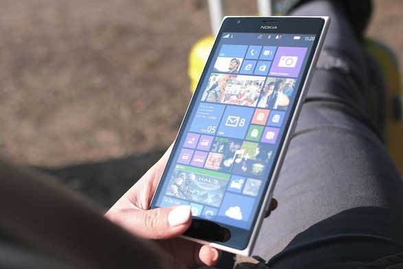 windows phone being used